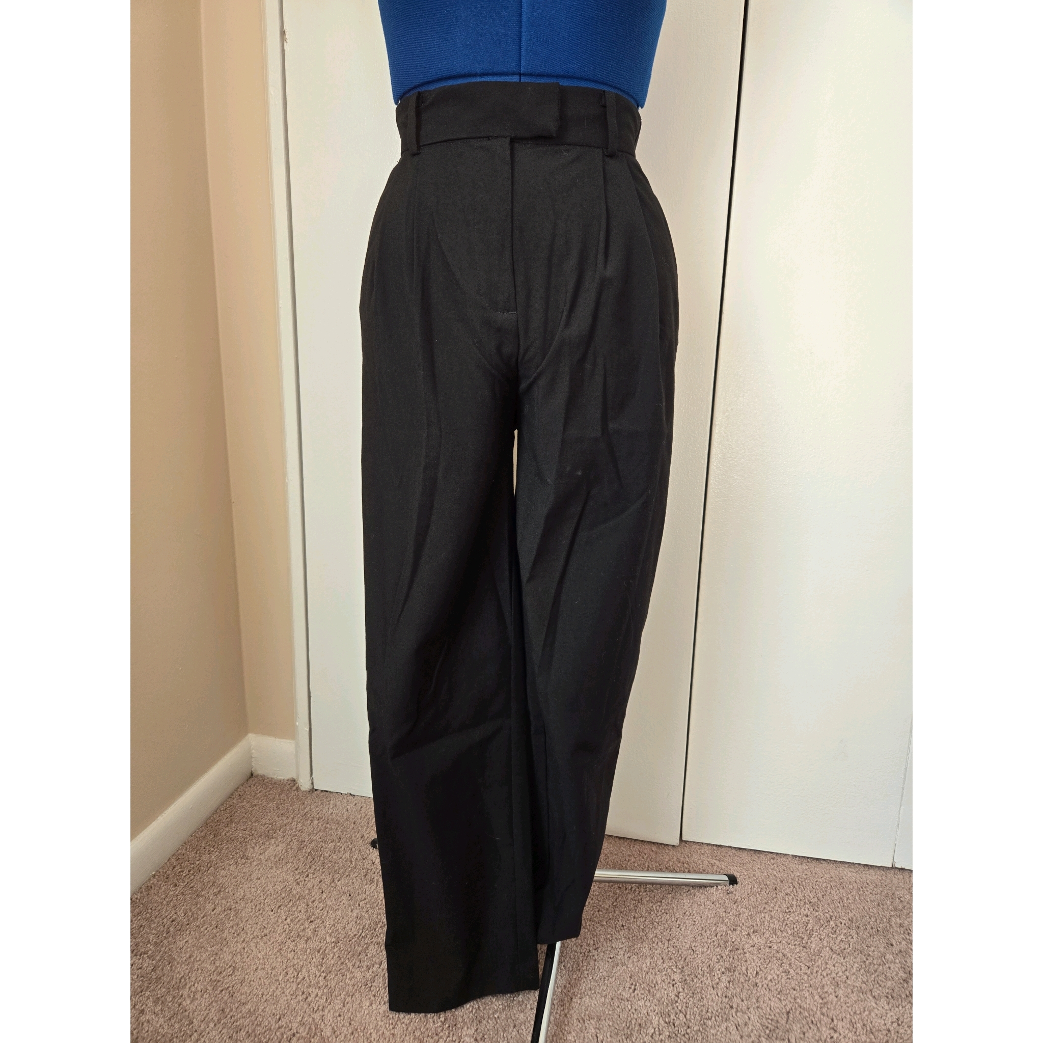 H&M Women's Black High-Waisted Dress Pants With Pleats Size 2